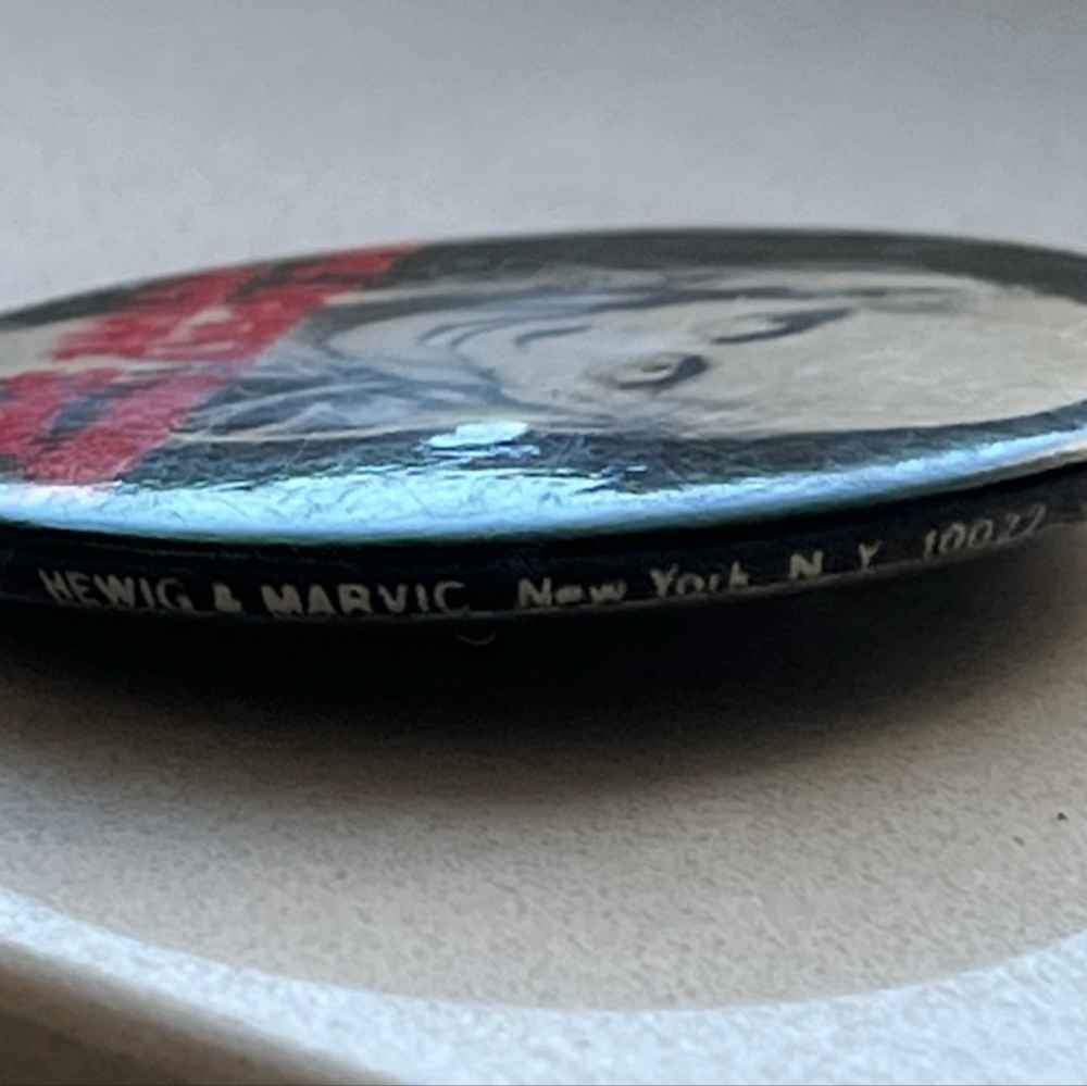 Vintage Riff Raff - The Rocky Horror Picture Show Pin Back Button - Picture 4 of 4